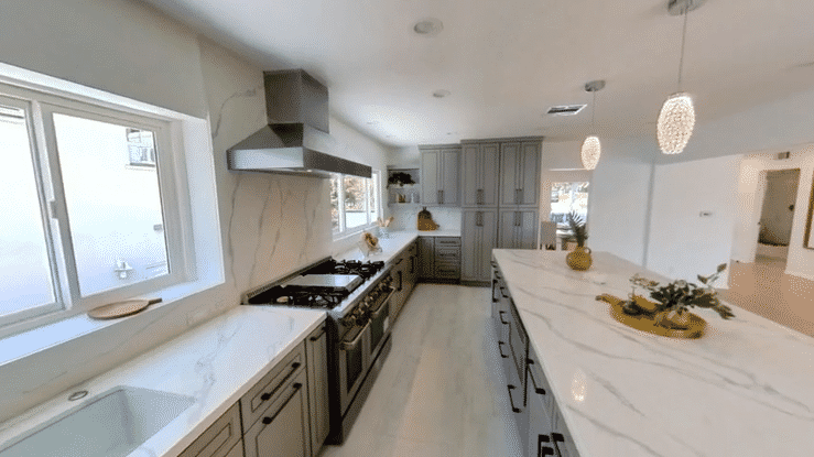Animated floor plan measurement workflow for real estate services.